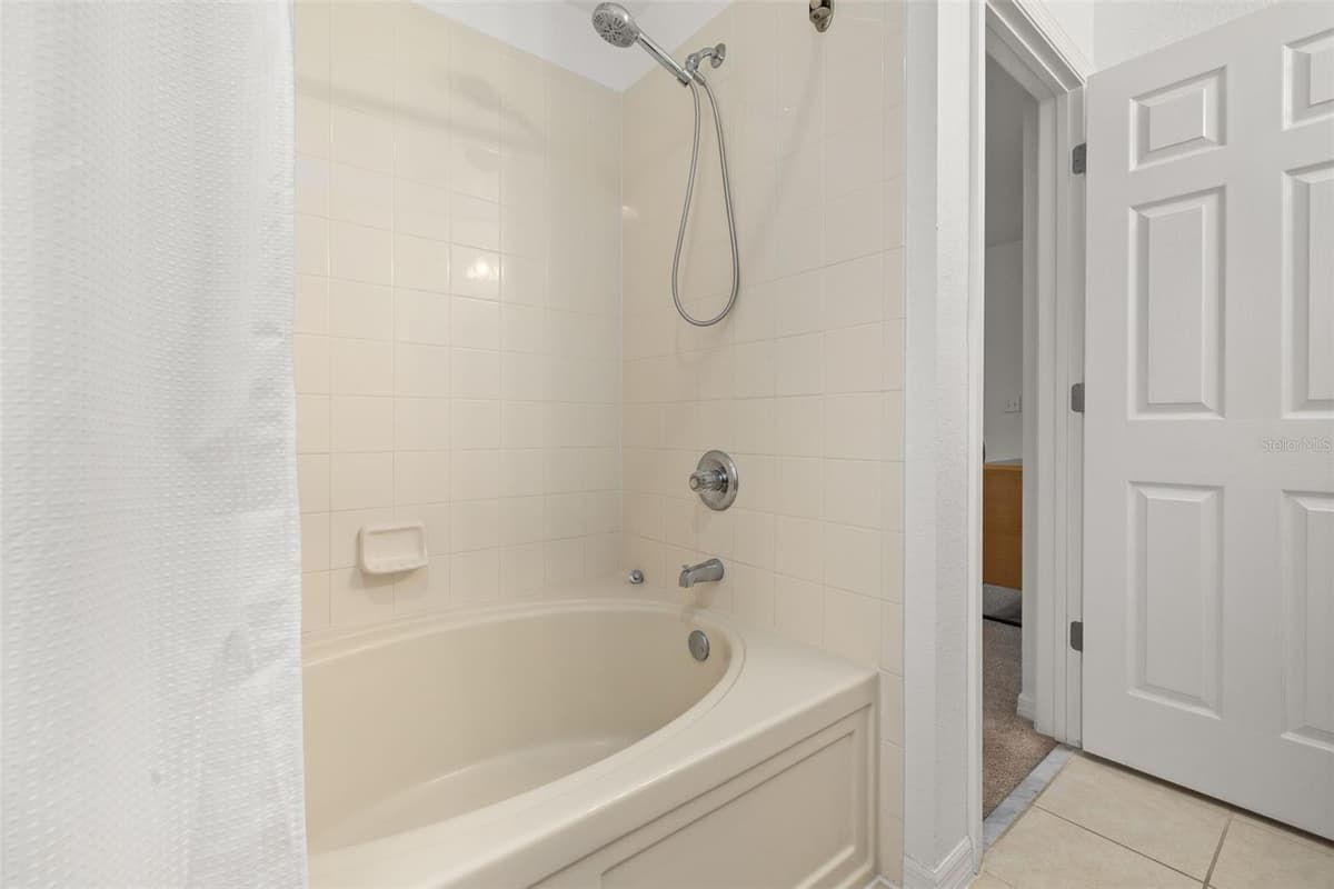 2739 COUPE STREET — photo 31 of 79