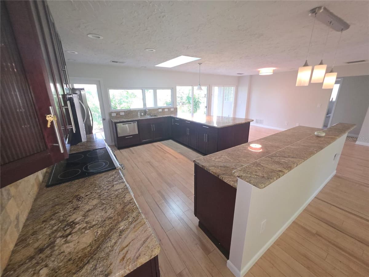 7708 9TH AVE DRIVE — photo 8 of 45
