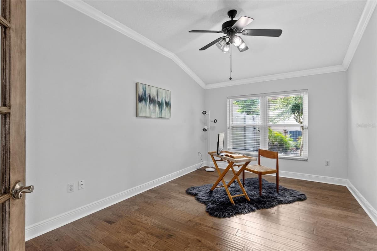 944 WELLINGTON AVENUE — photo 8 of 34