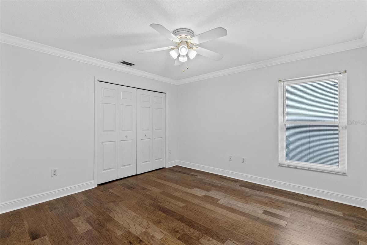 944 WELLINGTON AVENUE — photo 10 of 34
