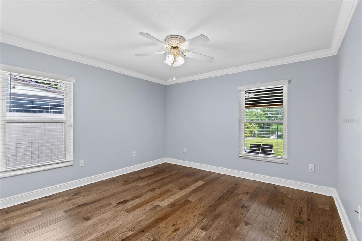 944 WELLINGTON AVENUE — photo 12 of 34