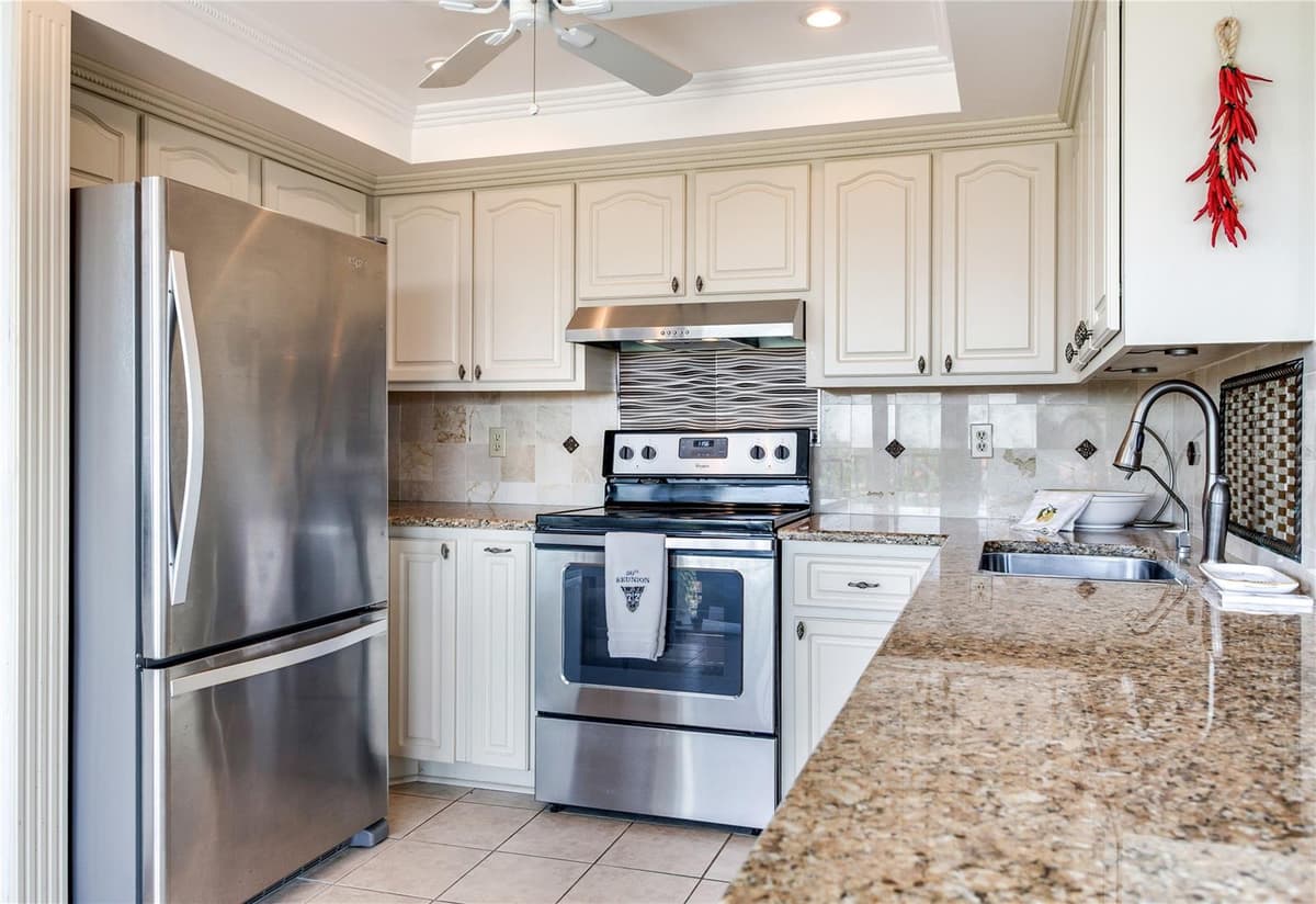6104 PALMA DEL MAR BOULEVARD — photo 13 of 59