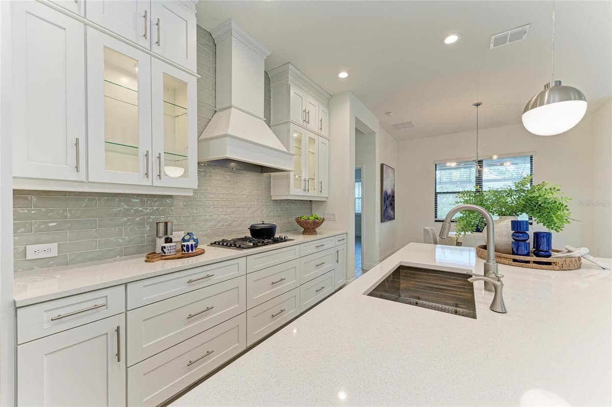 10913 TREVINO STREET — photo 13 of 50