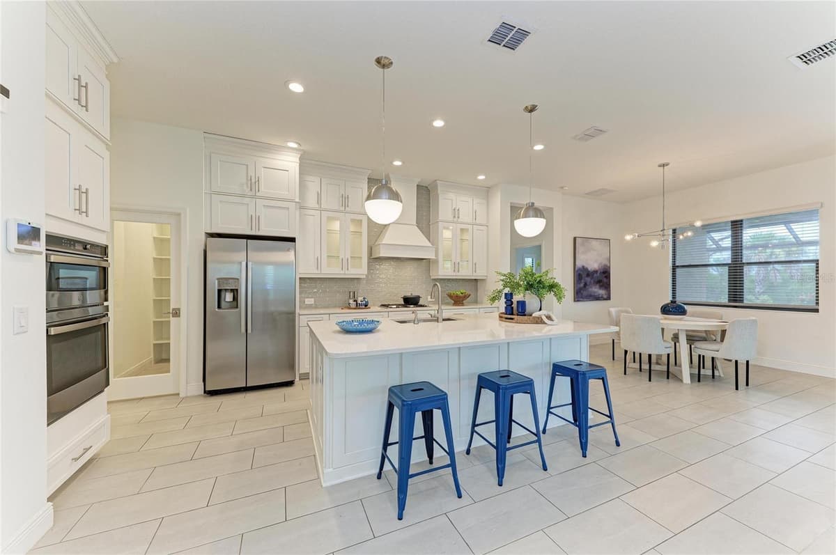 10913 TREVINO STREET — photo 9 of 50