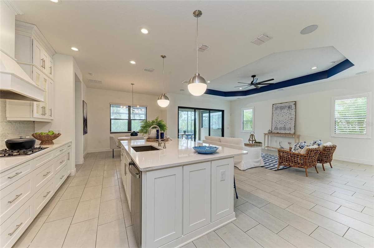 10913 TREVINO STREET — photo 12 of 50