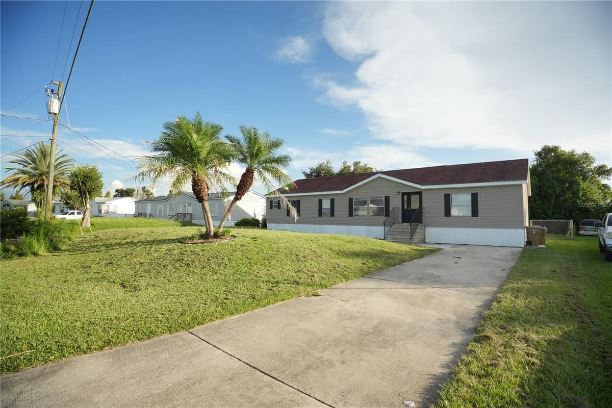 1124 DARA CAY DRIVE — photo 2 of 27