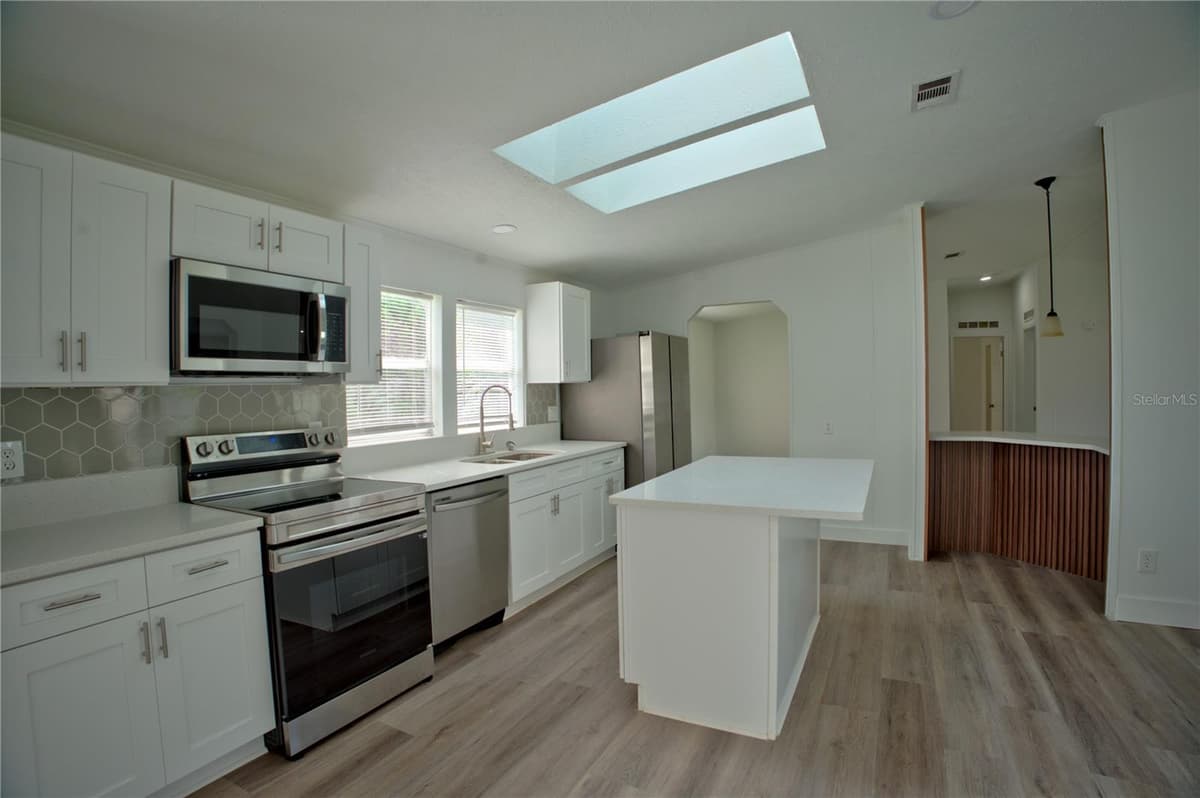 1124 DARA CAY DRIVE — photo 9 of 27