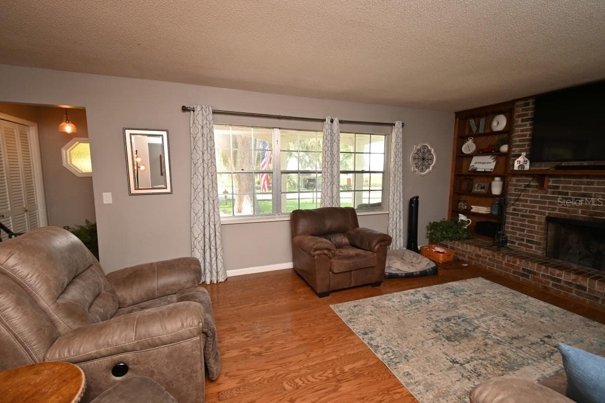 35833 LAKESHORE DRIVE — photo 8 of 38