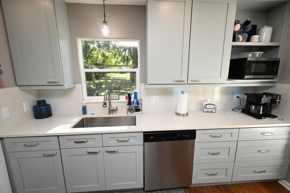 35833 LAKESHORE DRIVE — photo 11 of 38