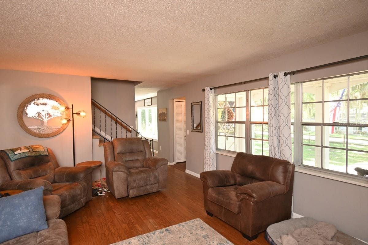 35833 LAKESHORE DRIVE — photo 9 of 38