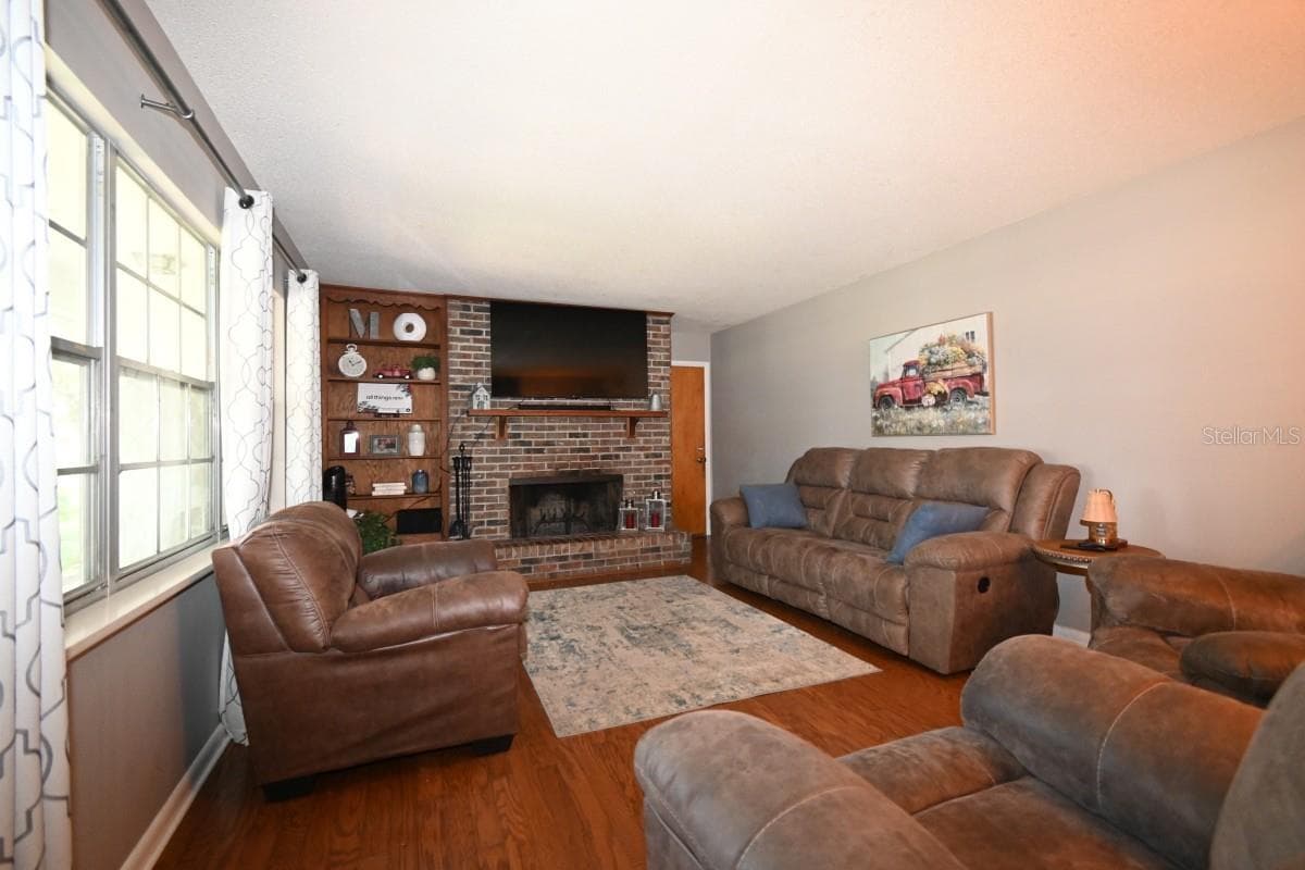 35833 LAKESHORE DRIVE — photo 7 of 38