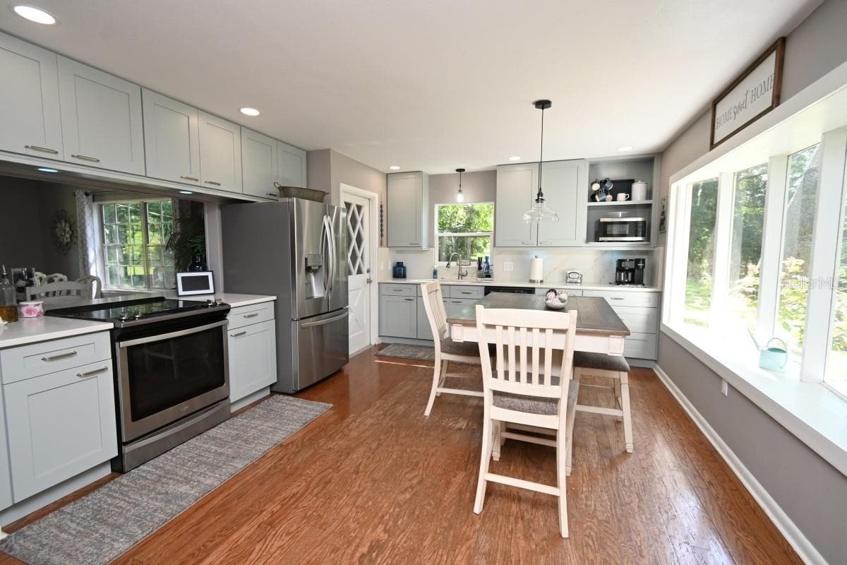 35833 LAKESHORE DRIVE — photo 10 of 38