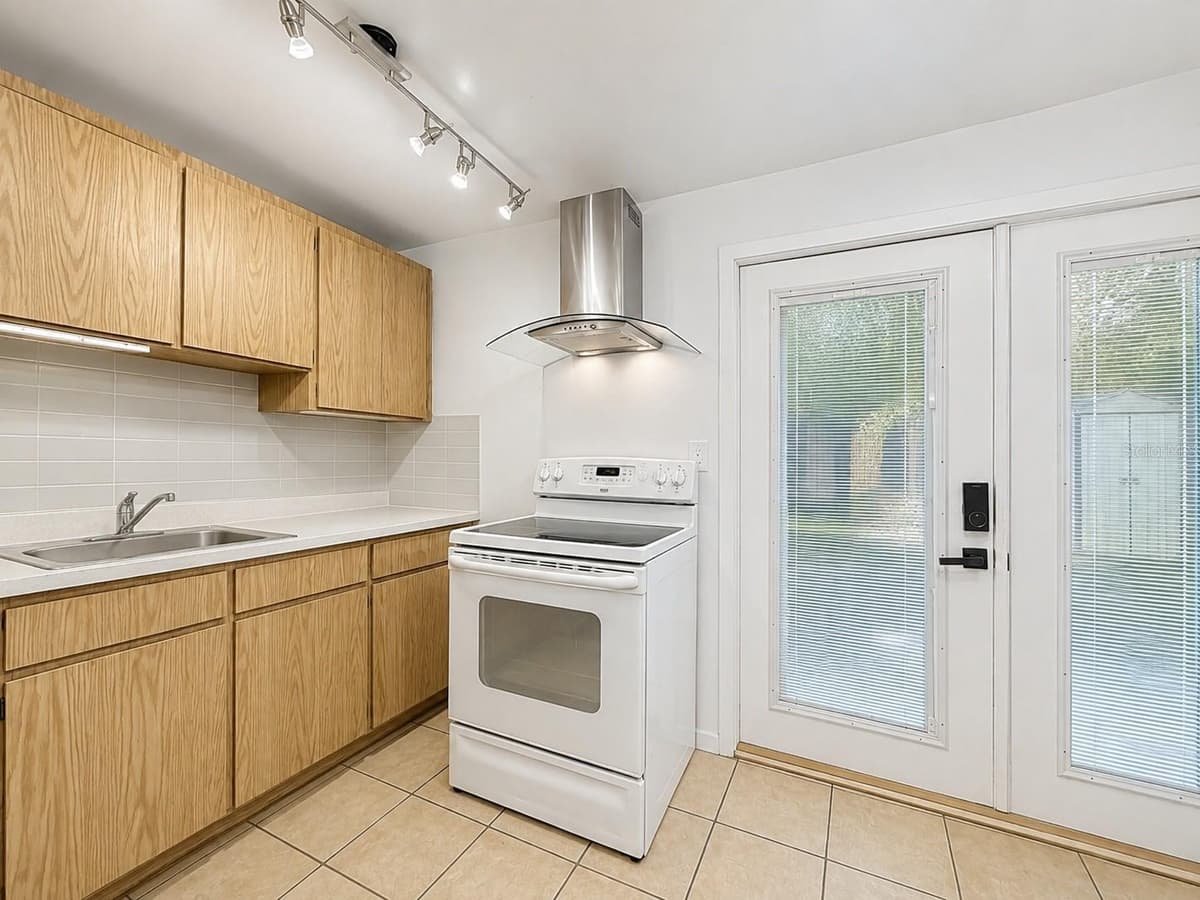 6512 CHELSEA STREET — photo 6 of 51