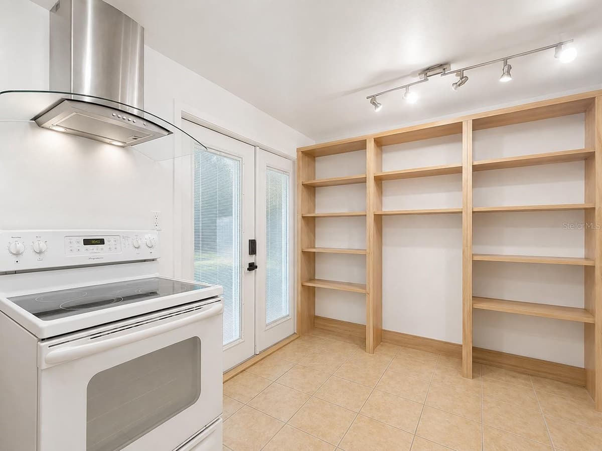 6512 CHELSEA STREET — photo 7 of 51