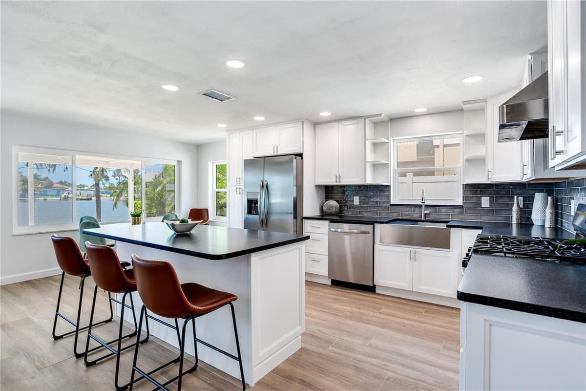 16458 REDINGTON DRIVE — photo 13 of 63