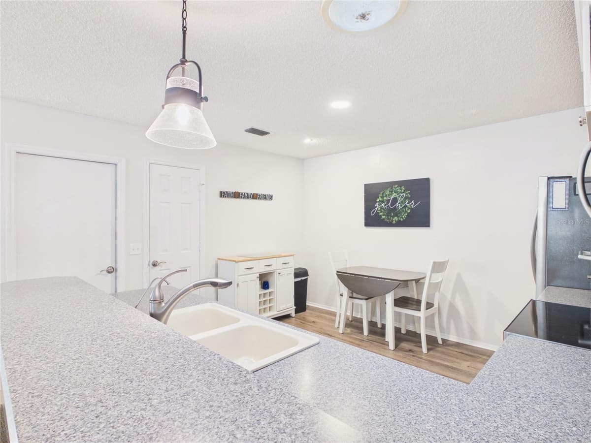 746 ANGELITA AVE — photo 6 of 15