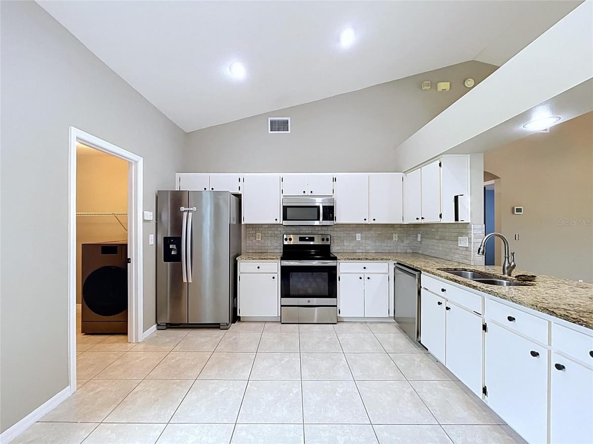 4209 AMBER RIDGE LANE — photo 11 of 36