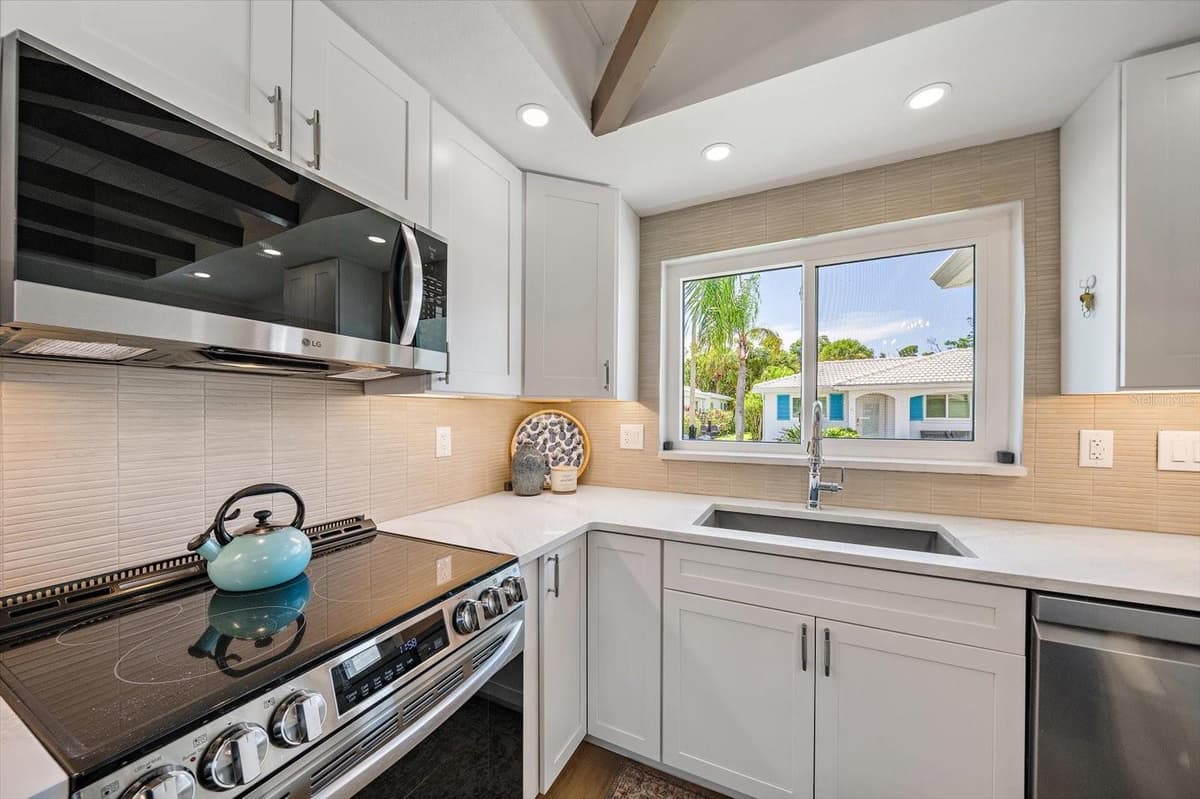 711 SPANISH DRIVE — photo 8 of 31