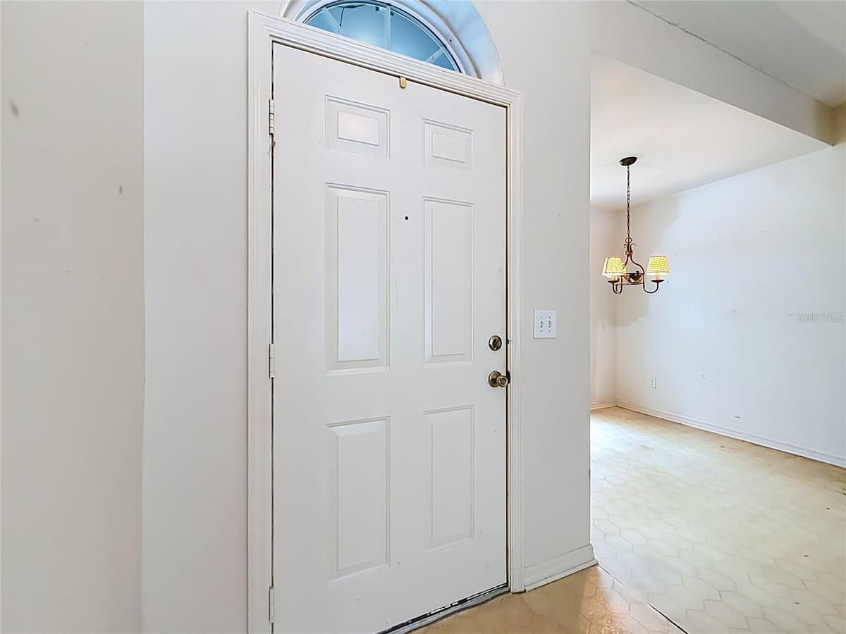 1012 MALCOLM COURT — photo 3 of 30