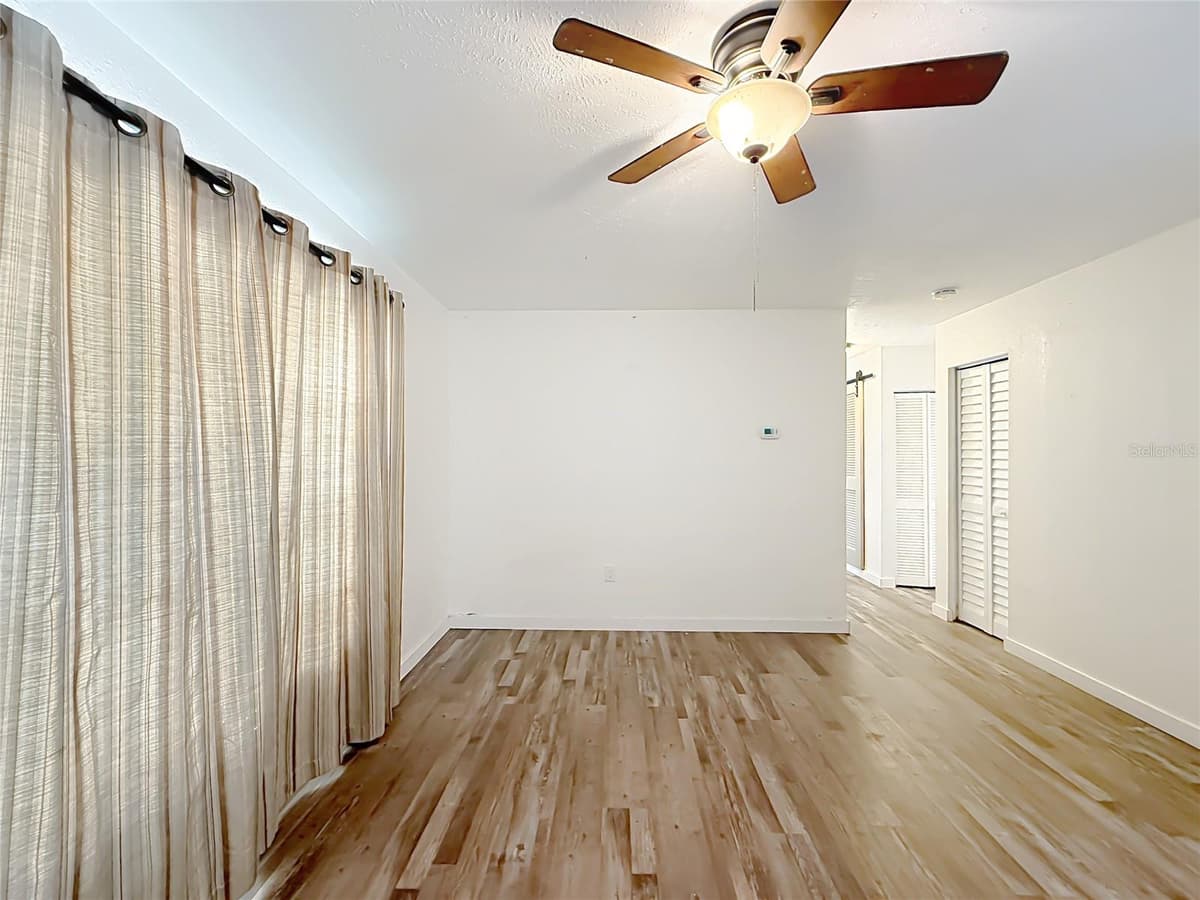 1405 PEMBROOK DRIVE — photo 5 of 37