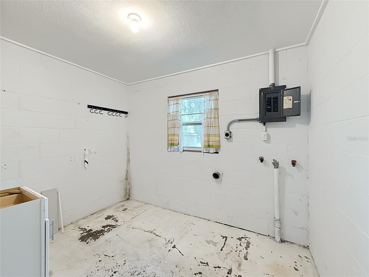 1405 PEMBROOK DRIVE — photo 32 of 37