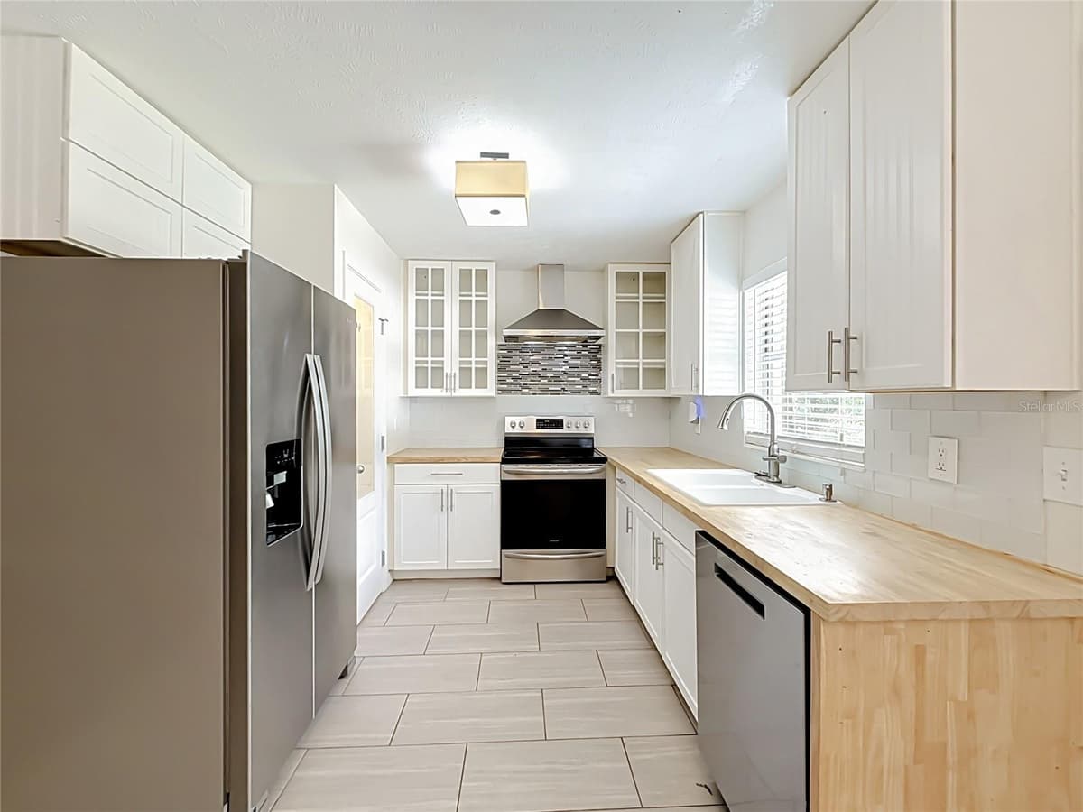 1405 PEMBROOK DRIVE — photo 13 of 37