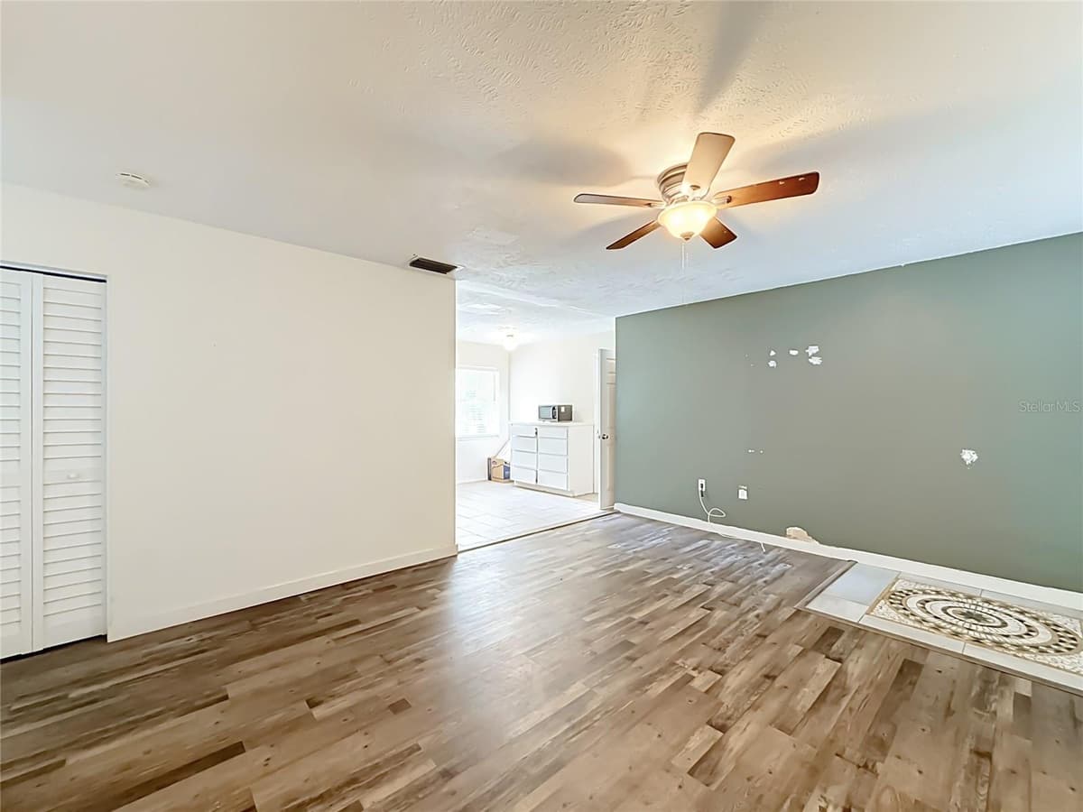 1405 PEMBROOK DRIVE — photo 8 of 37