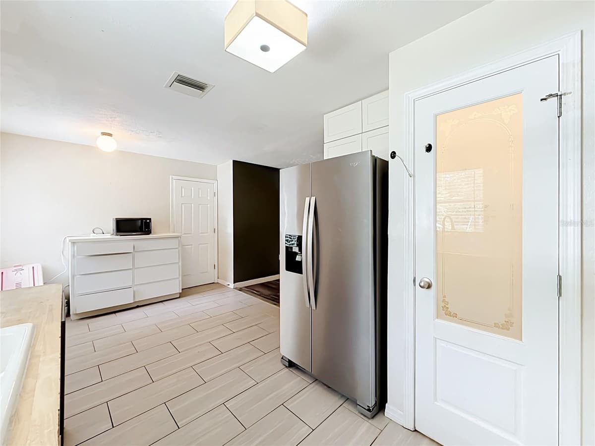 1405 PEMBROOK DRIVE — photo 15 of 37