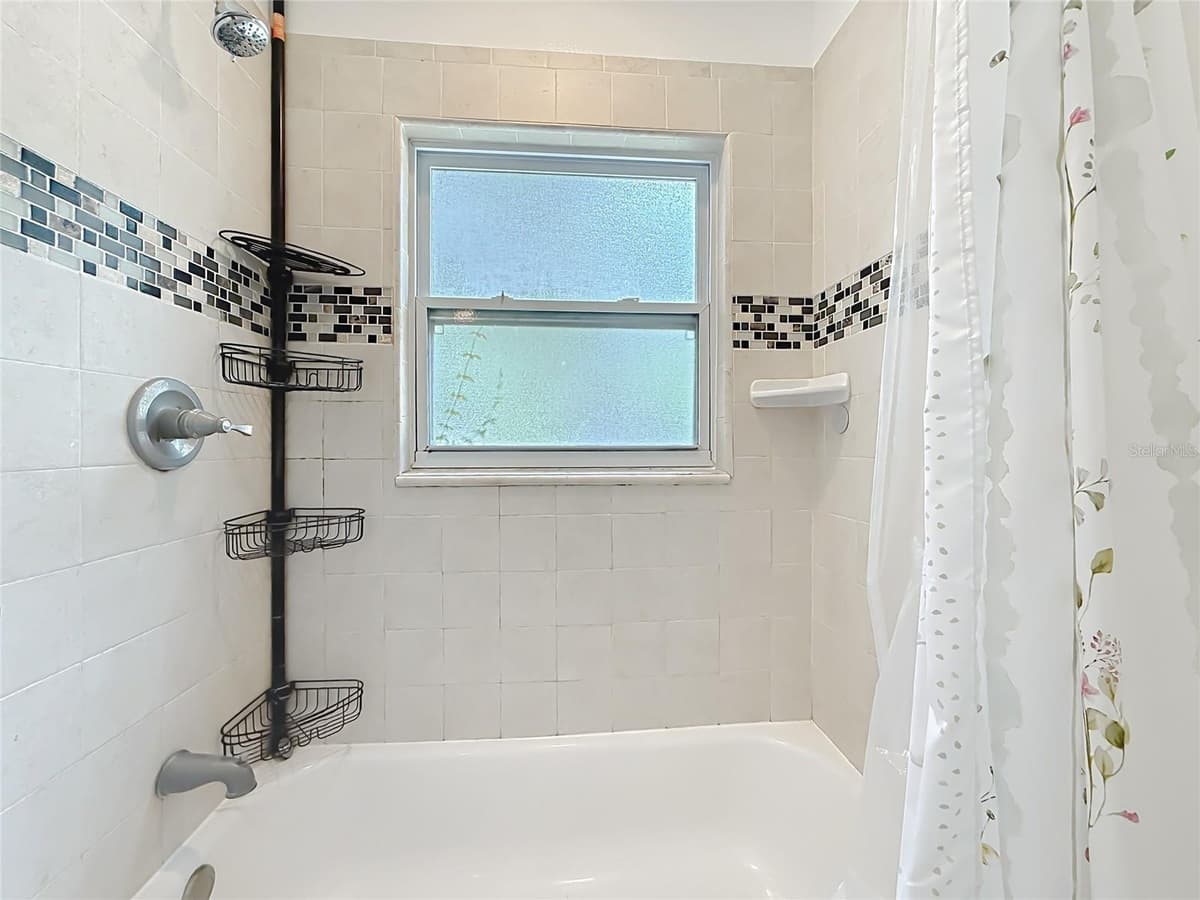 1405 PEMBROOK DRIVE — photo 26 of 37