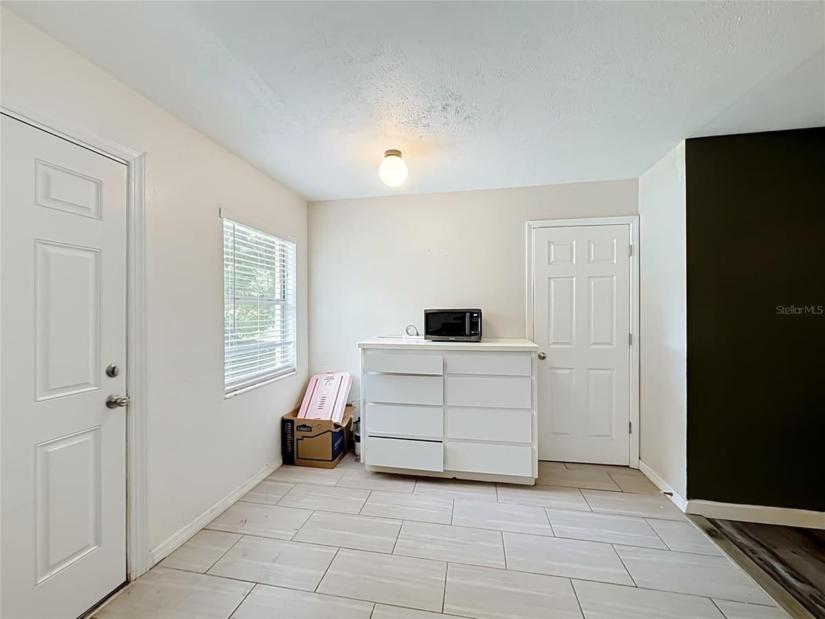 1405 PEMBROOK DRIVE — photo 17 of 37