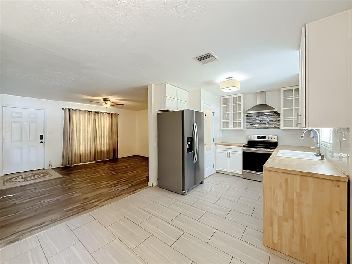 1405 PEMBROOK DRIVE — photo 11 of 37
