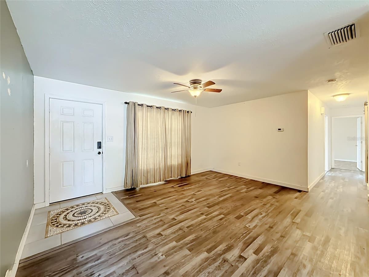 1405 PEMBROOK DRIVE — photo 4 of 37