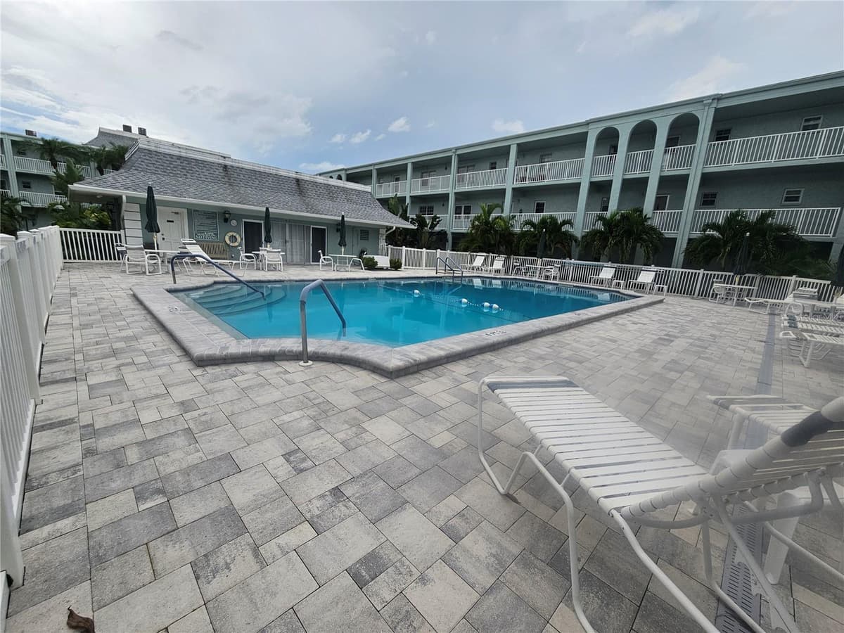 1706 BELLEAIR FOREST DRIVE — photo 13 of 14
