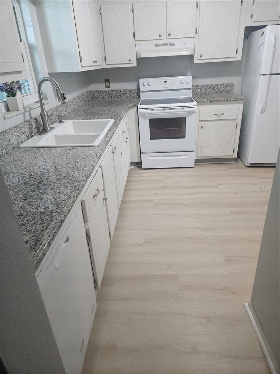 1706 BELLEAIR FOREST DRIVE — photo 2 of 14