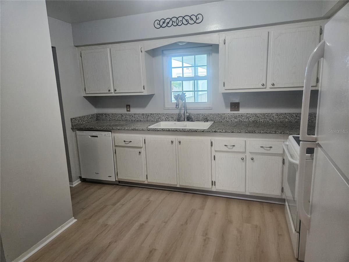 1706 BELLEAIR FOREST DRIVE — photo 3 of 14