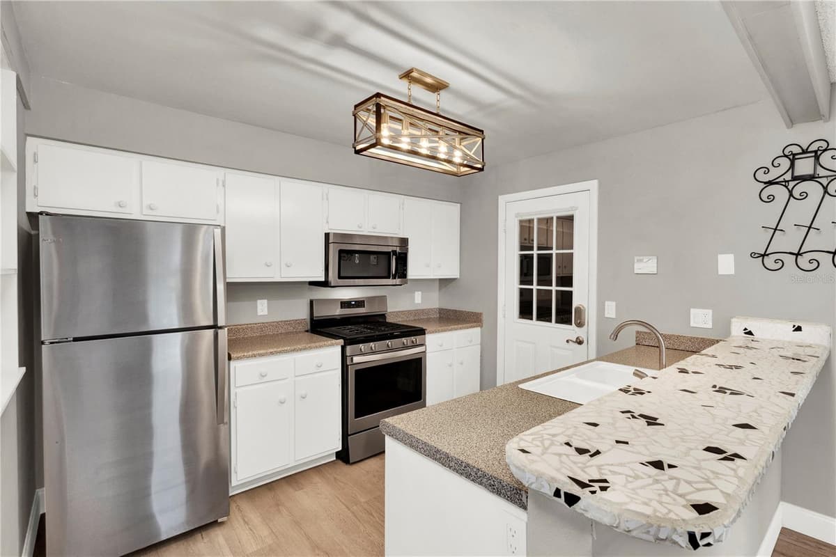 5556 MEMORIAL DRIVE — photo 12 of 45