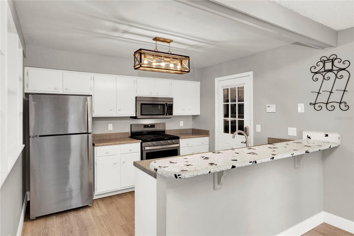 5556 MEMORIAL DRIVE — photo 11 of 45