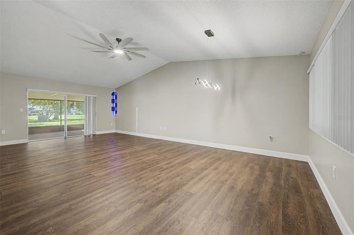 7800 FAIRLAWN DRIVE — photo 10 of 57