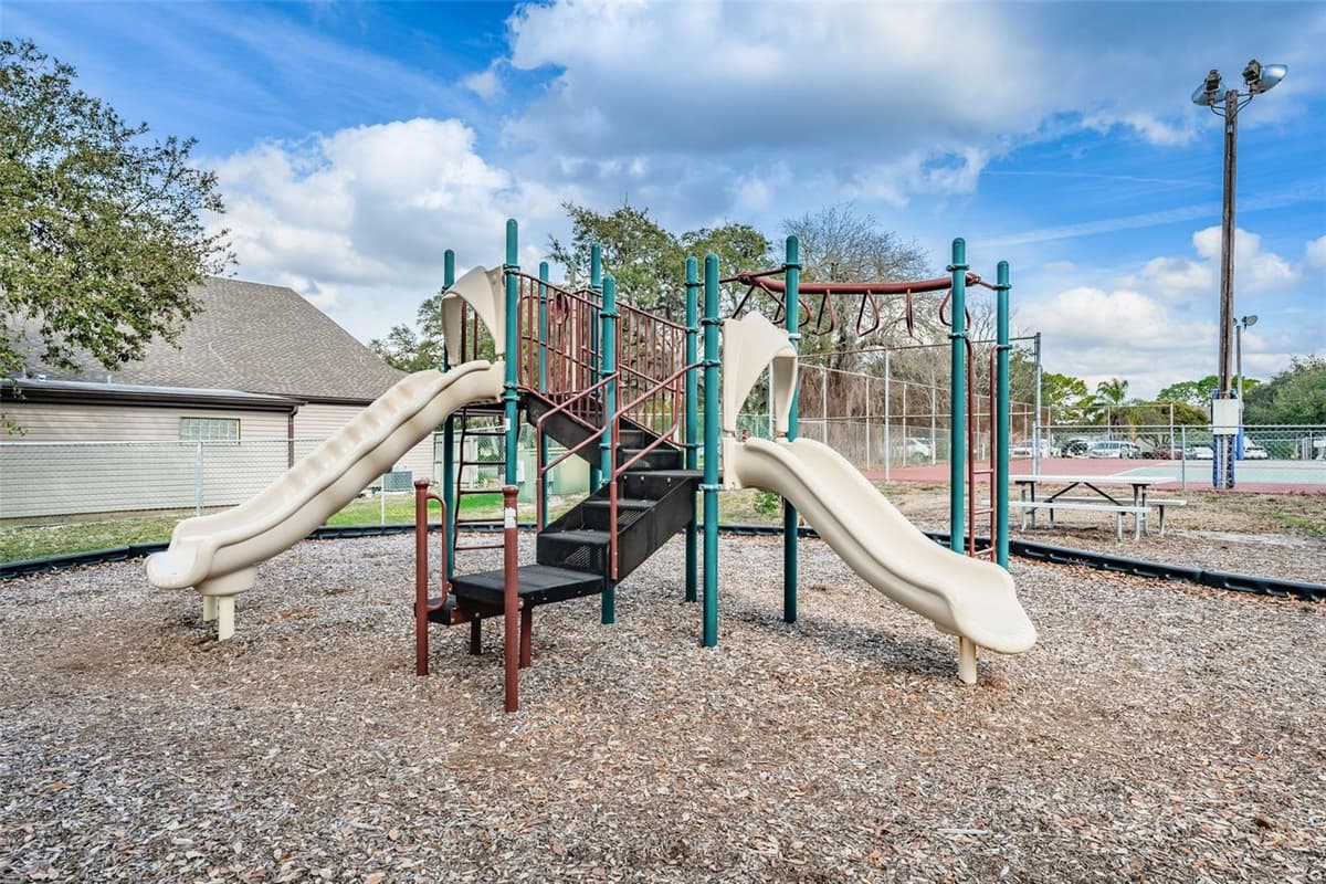 7800 FAIRLAWN DRIVE — photo 48 of 57