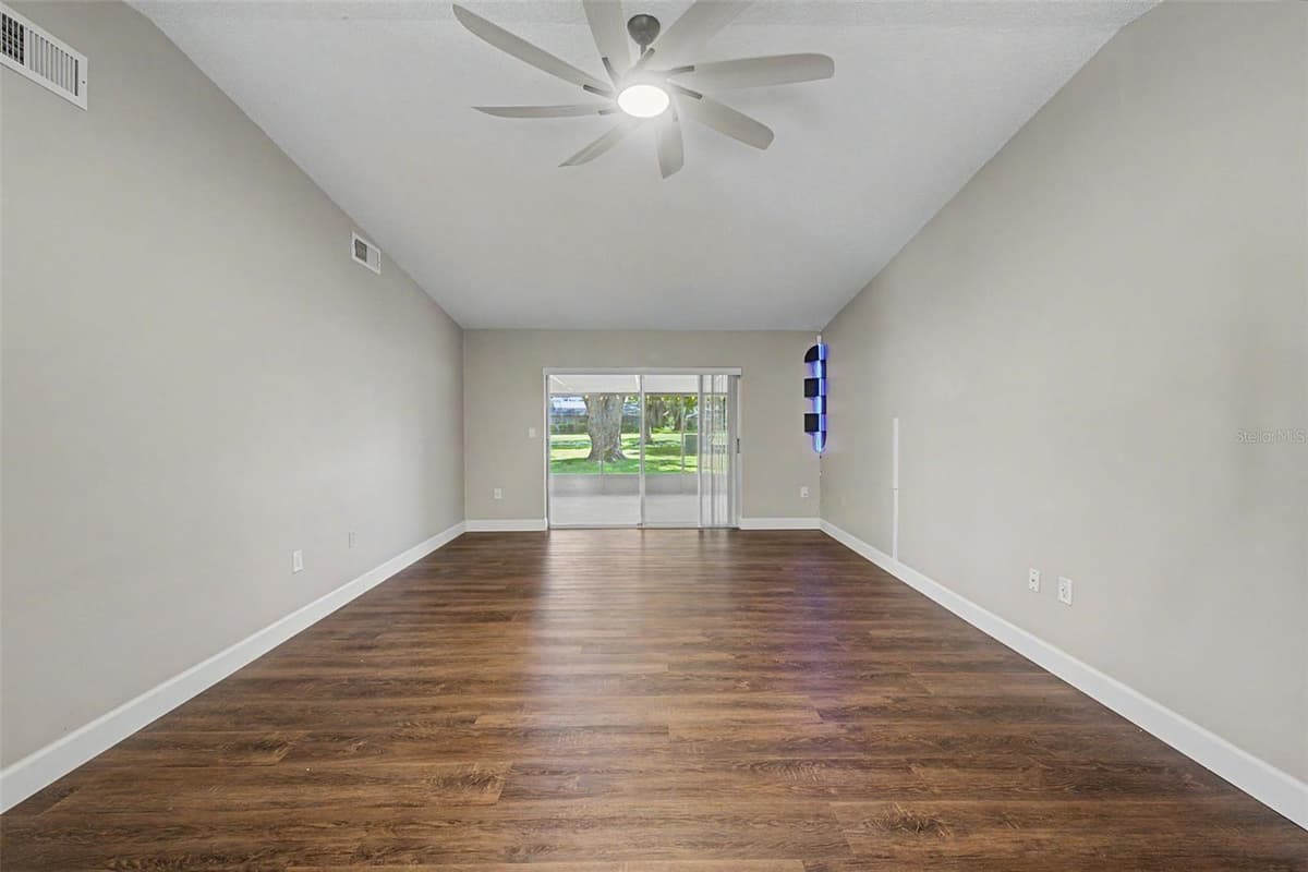 7800 FAIRLAWN DRIVE — photo 11 of 57