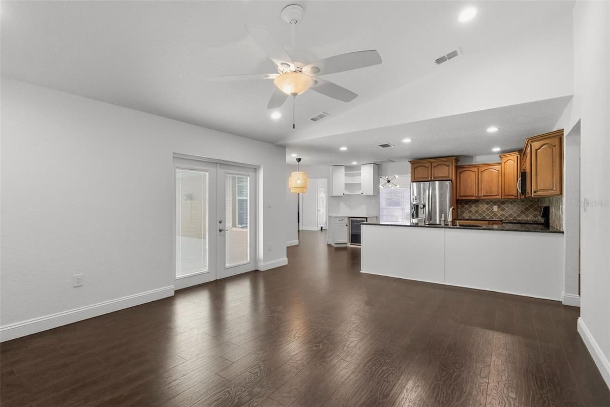 5244 SALTAMONTE DRIVE — photo 14 of 42