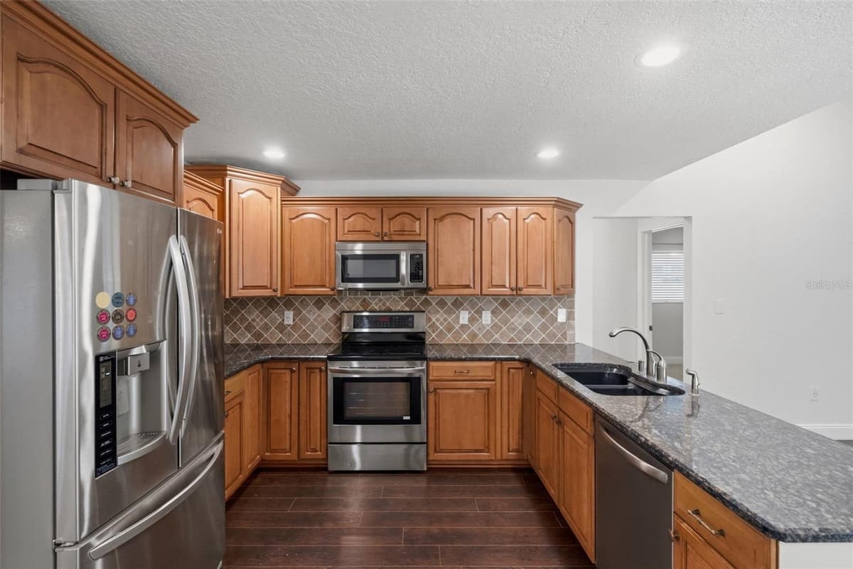 5244 SALTAMONTE DRIVE — photo 12 of 42
