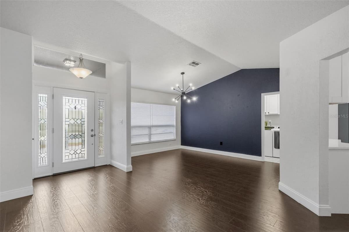 5244 SALTAMONTE DRIVE — photo 4 of 42