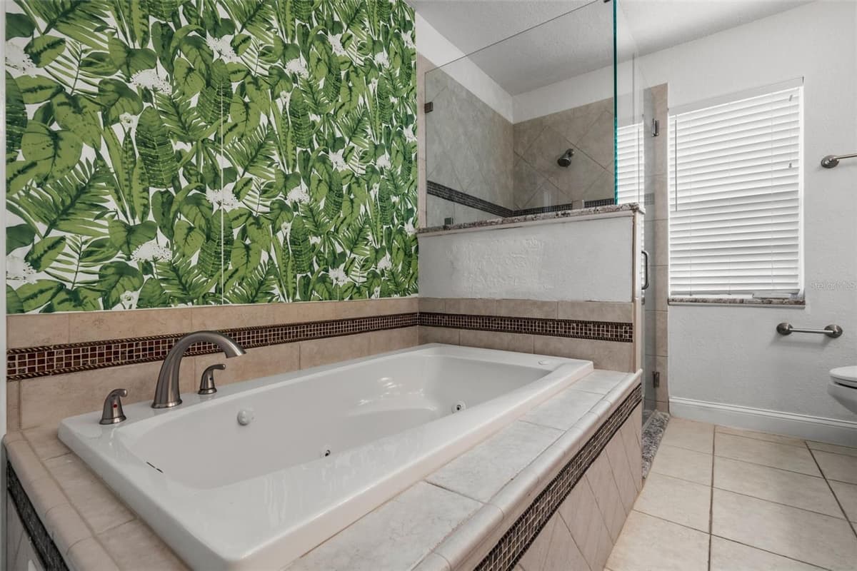 5244 SALTAMONTE DRIVE — photo 21 of 42