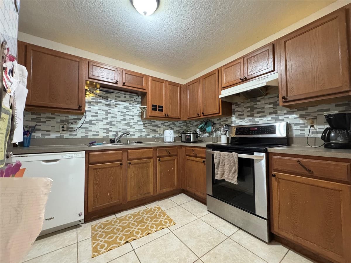 5519 YALE STREET — photo 8 of 17