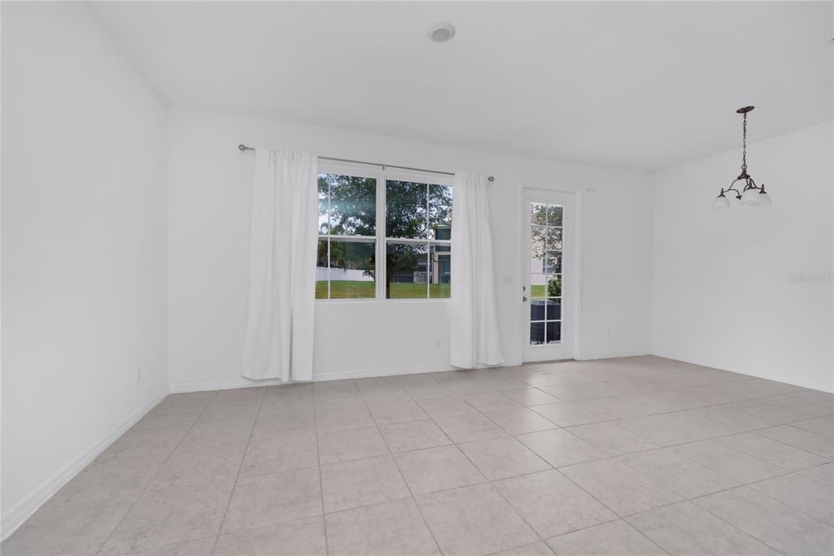 1526 DISCOVERY STREET — photo 9 of 64