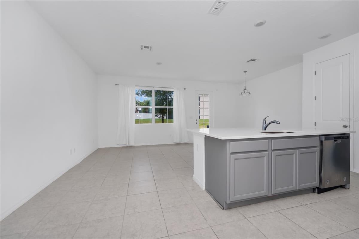 1526 DISCOVERY STREET — photo 4 of 64