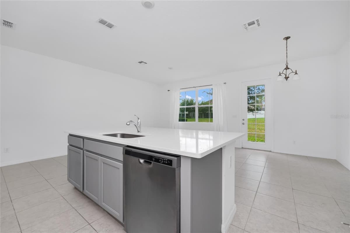 1526 DISCOVERY STREET — photo 8 of 64