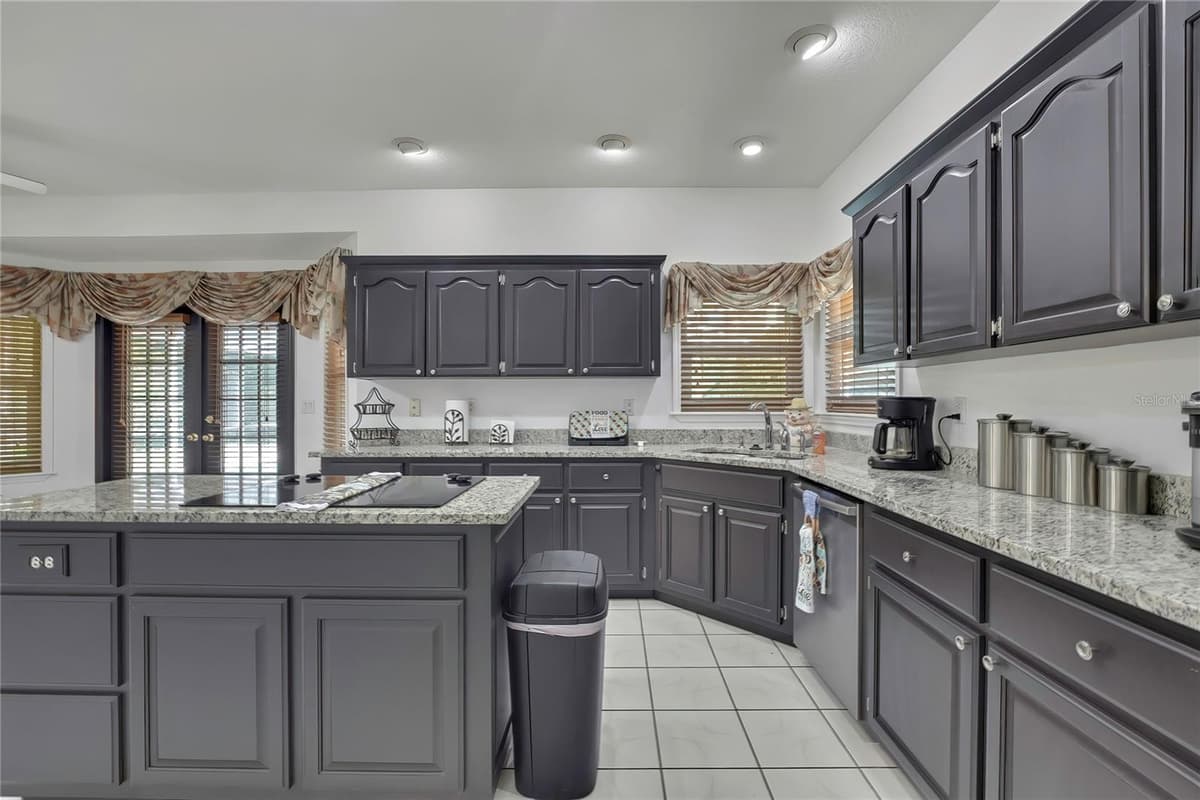 7377 ROYAL OAK DRIVE — photo 22 of 62