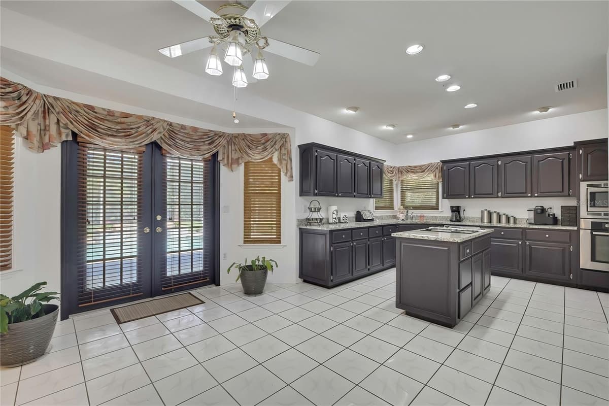 7377 ROYAL OAK DRIVE — photo 19 of 62
